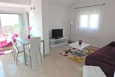 Prettig appartement in Trogir met zeezicht