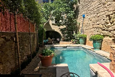 Verwarmd zwembad appartement in Uzès