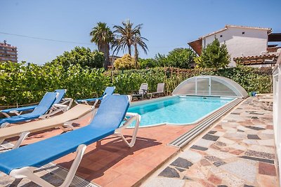 Casa vacanze con piscina privata a Sant Pere...