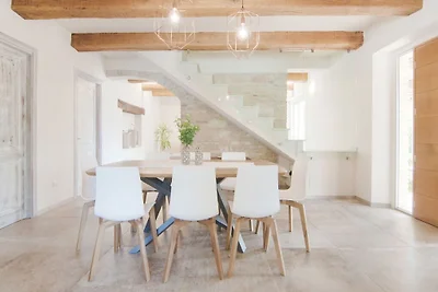 Schicke Villa mit Whirlpool