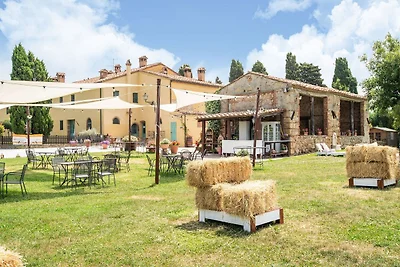 Charmantes Ferienhaus in Collesalvetti mit...