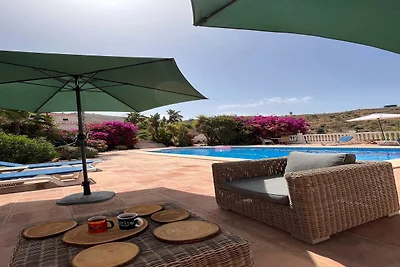 Luxuriöse Villa in Arenas mit Swimmingpool