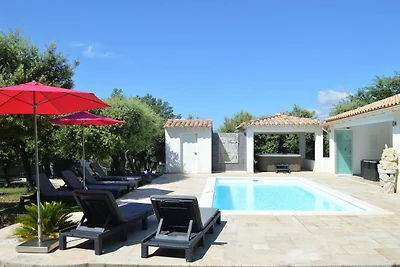 Moderna casa vacanze con ampio giardino e...