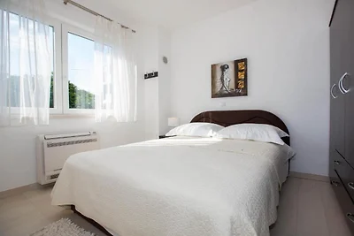 4B Apartments - Two Bedroom Apartment with...