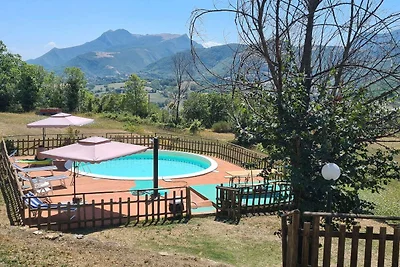 Hillside Villa mit Pool