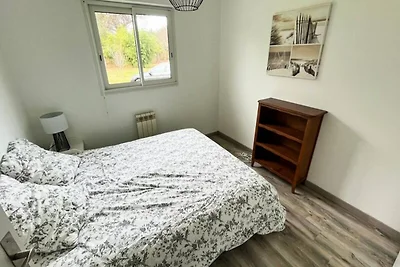 Villa in Hourtin met bos en zwembad