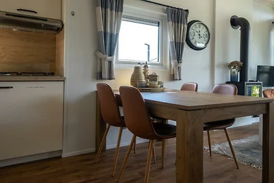 Ferienhaus in Bovenkarspel mit Terrasse