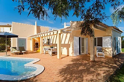 Schönes Ferienhaus mit Pool