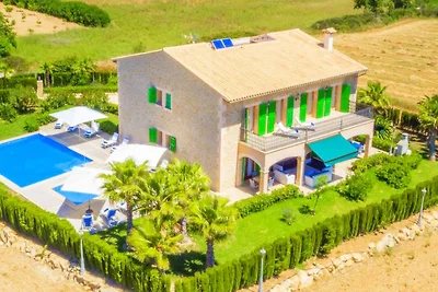 Ruime villa in het hart van het eiland.