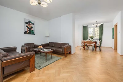 Comfortable Single-Storey House by the Beach
