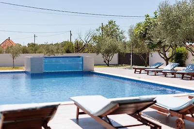 Villa in Galovac mit Pool bei Zadar