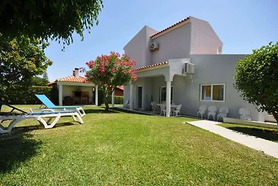 Geräumige Villa im Ferienort Vilamoura mit pr...