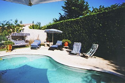Huis mit Swimmingpool in Clarensac,...