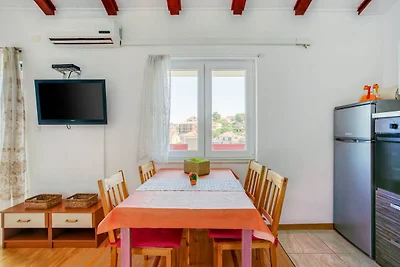 Verführerische Wohnung in Stomorska in der Nä...