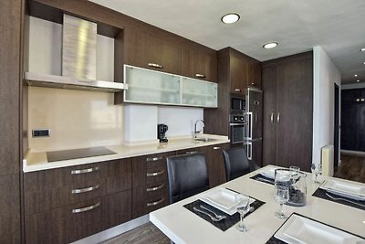 Moderne Wohnung mit Panoramablick aufs Meer