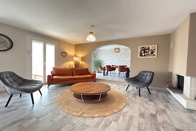 Moderne villa in Vendres met zwembad
