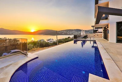 Villa in Kalkan mit Schwimmbecken