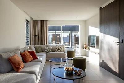 Bella villa a Koksijde con piscina coperta