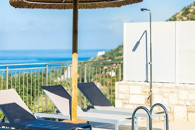 Moderne Villa mit privatem Pool