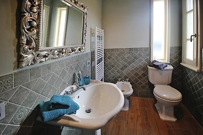 Villa mit Aufstellpool in Camaiore