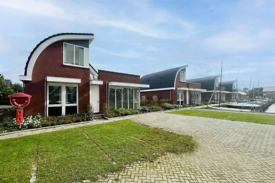 Haus am Wasser mit Terrasse für 6 Personen