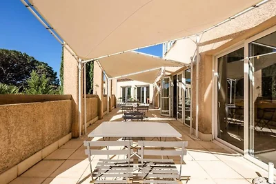 Residenzgarten und Stadt Les Bastides