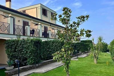 Modern appartement in Guidonia met tuin