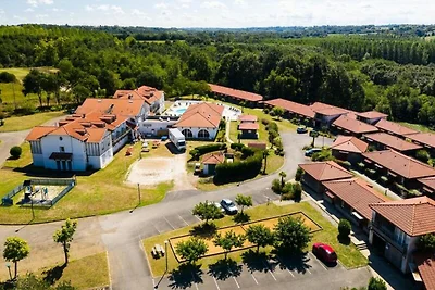 Appartement in Cassen met zwembad en spa