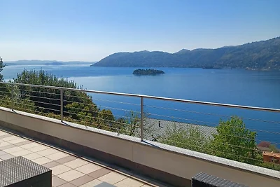 Appartamento a Verbania con vista lago