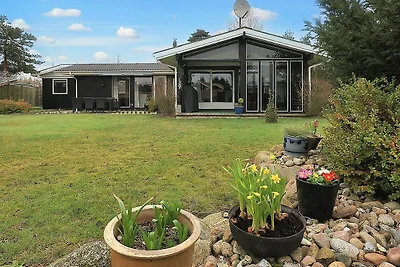 4 Sterne Ferienhaus in Væggerløse-By Traum