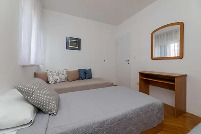Villa Supetar Garden - Classic Two Bedroom Ap...