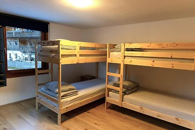 Geräumiges Ferienhaus in Mayrhofen mit Hottub
