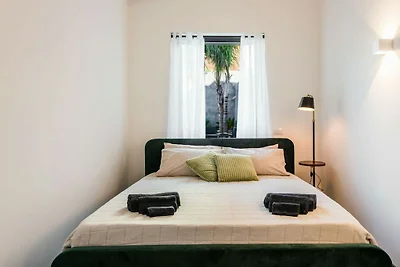 Leone Apartment with Garden