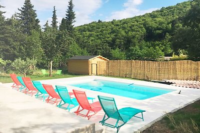Villa moderna en Thueyts con piscina
