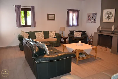 Ampia casa vacanze con piscina