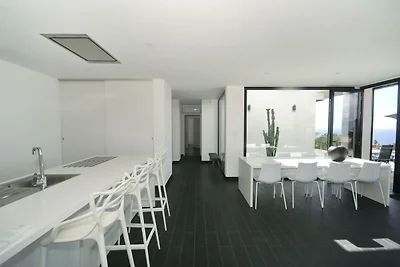 Geräumige moderne Villa mit privatem Pool