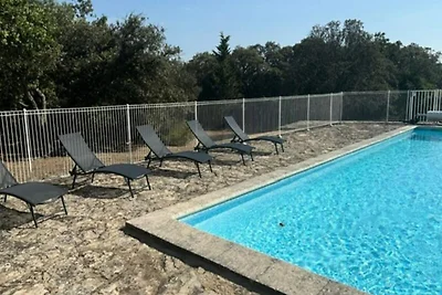 Bauernhaus in Gordes mit Pool & Aussicht