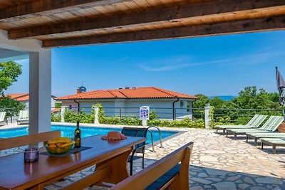 Casa de vacaciones en Labin con piscina.