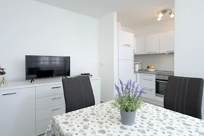 One Bedroom Apartment with Terrace and Sea Vi...