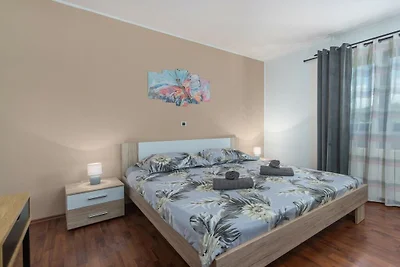 Holiday home in Tinjan with swimming pool