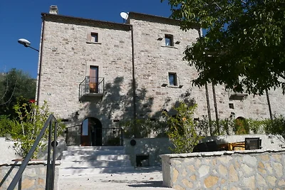 Casa con piscina, giardino e wifi in borgo me...