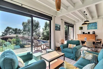 Villa bei Velaux mit Pool und Hügelblick