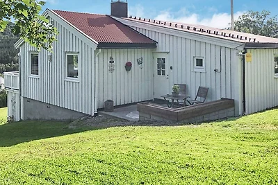 6 Personen Ferienhaus in AVERØY