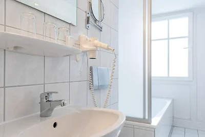 Schöne Ferienwohnung mit Wanne und großem Bal...