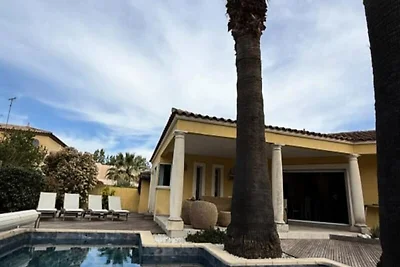 Villa in Grau du Roi mit privatem Pool