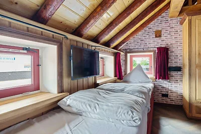 Freistehendes Haus am Kanal in Friesland