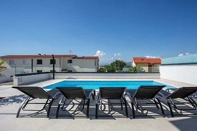 Diva am Meer mit Pool