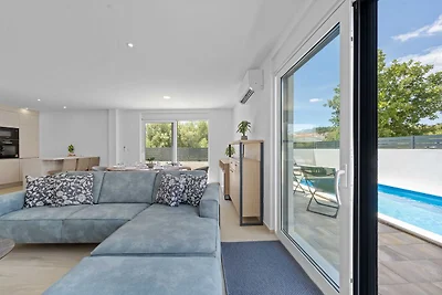 Three Bedroom Villa with Outdoor Swimming...