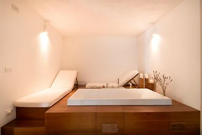 Elegante Villa mit Pool