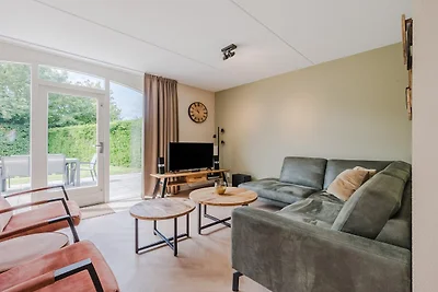 Hochwertige Villa im Grünen